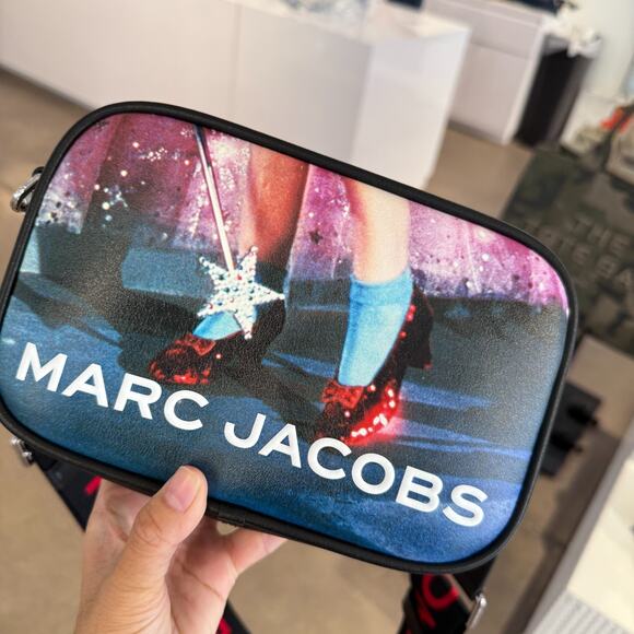 Marc Jacobs x ‘The Wizard of Oz’ Flash Crossbody - Picture 8 of 11